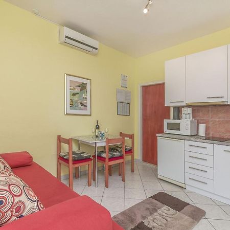Apartments Zdenka โอมิช ภายนอก รูปภาพ
