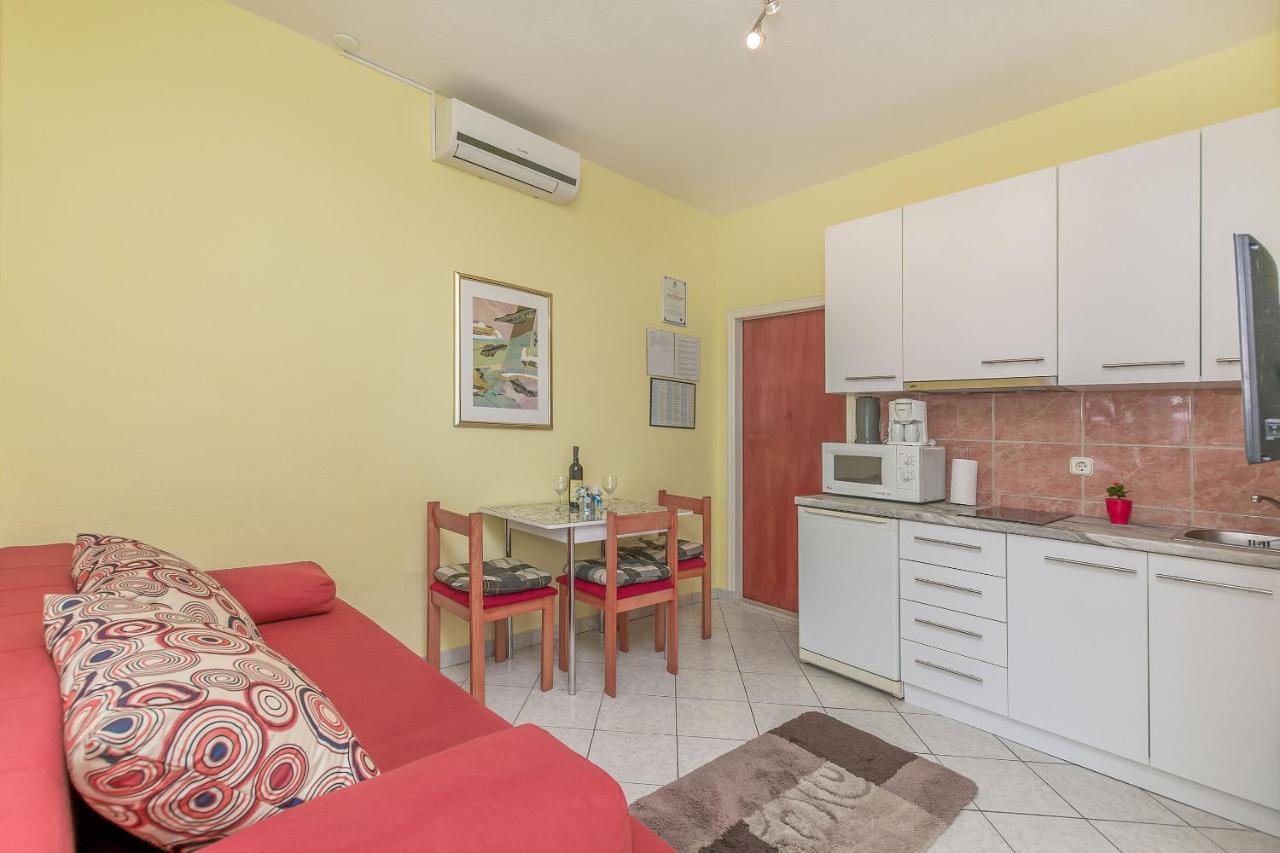 Apartments Zdenka โอมิช ภายนอก รูปภาพ