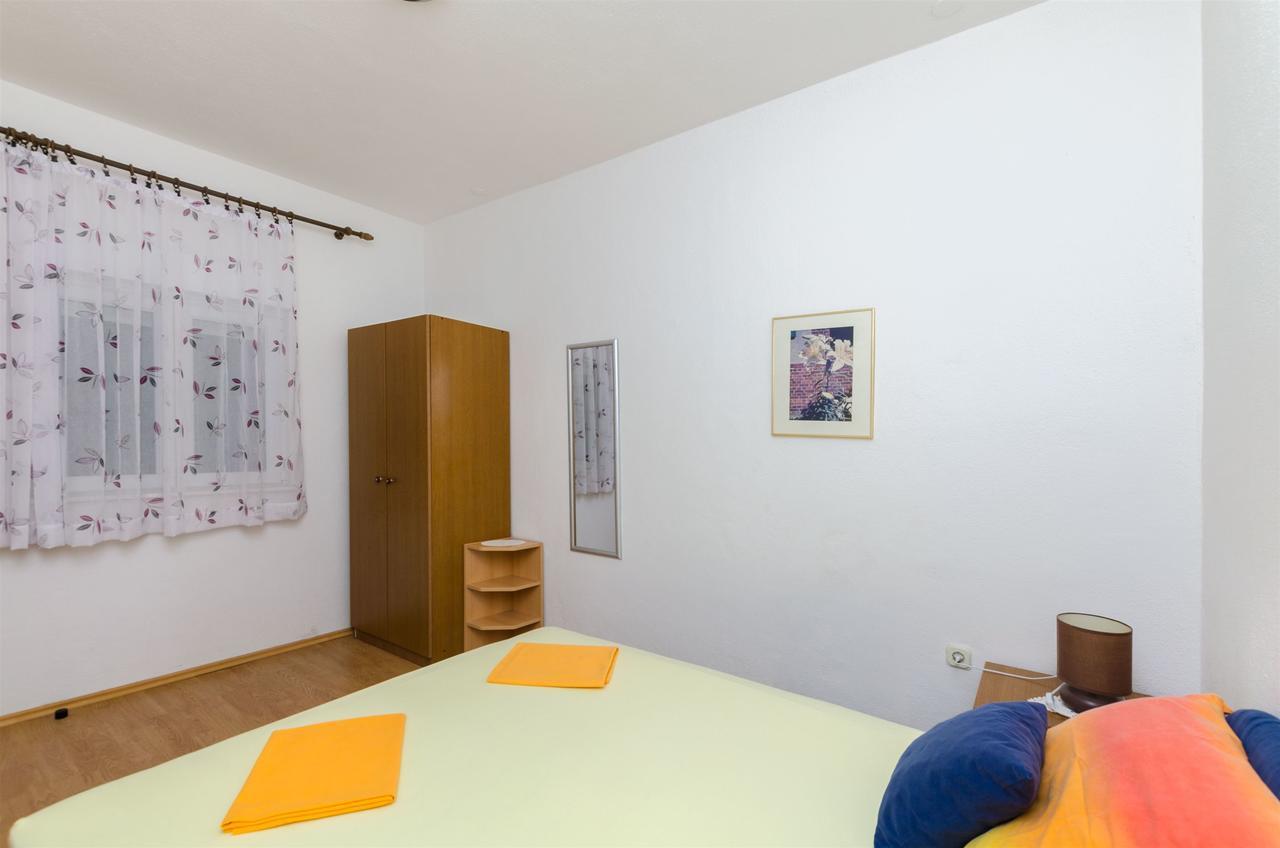 Apartments Zdenka โอมิช ภายนอก รูปภาพ