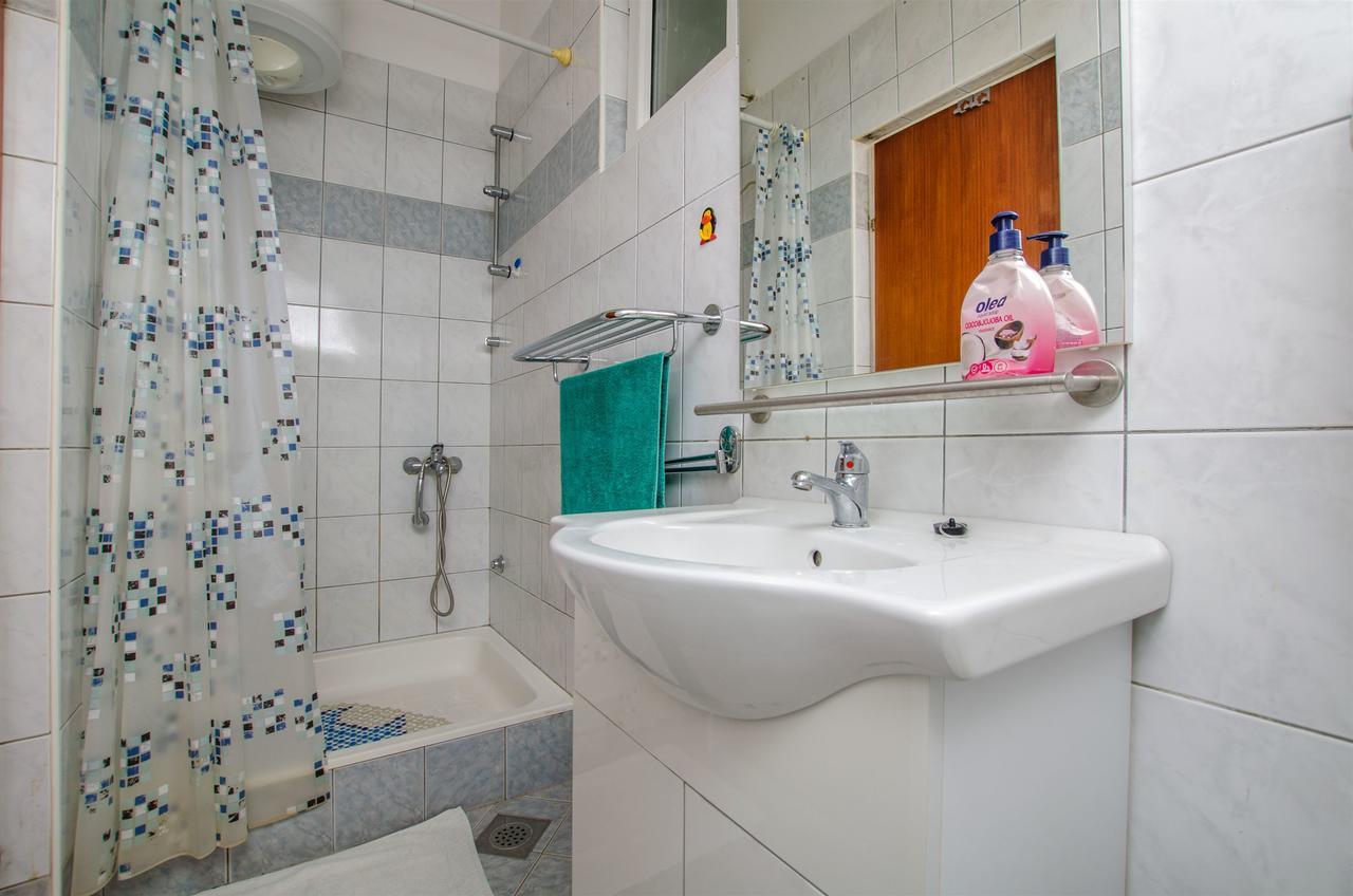 Apartments Zdenka โอมิช ภายนอก รูปภาพ