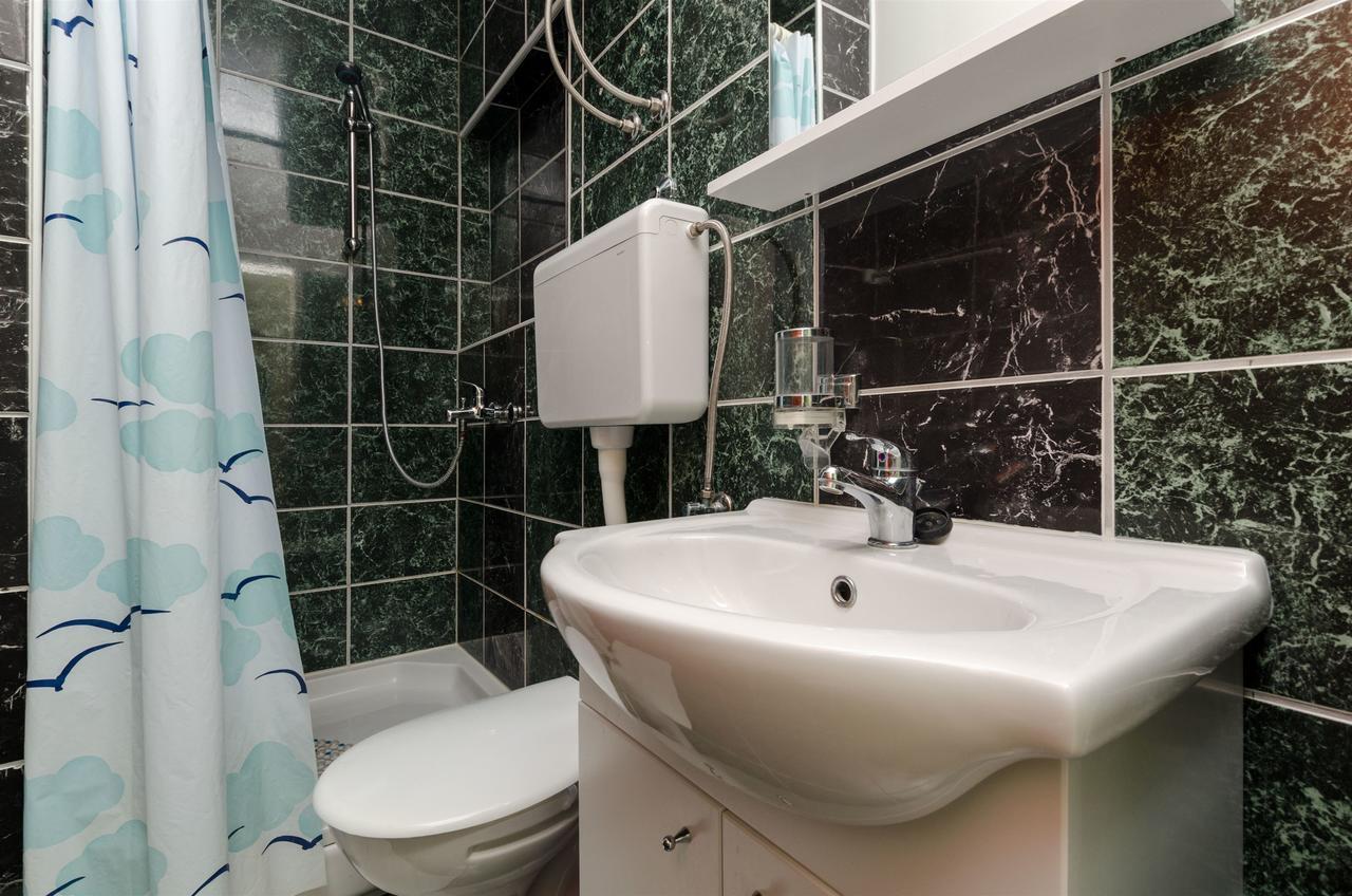 Apartments Zdenka โอมิช ภายนอก รูปภาพ