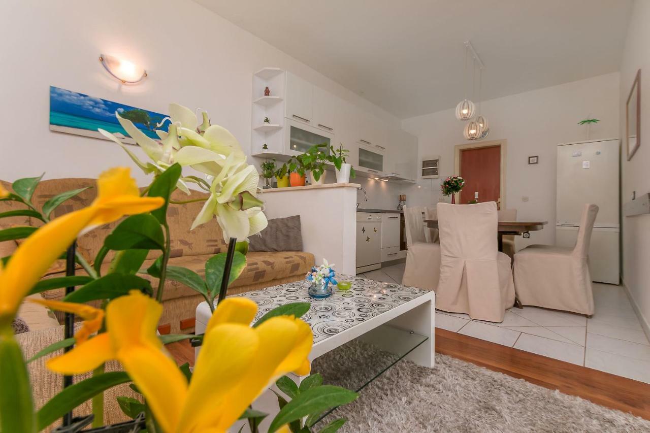 Apartments Zdenka โอมิช ภายนอก รูปภาพ
