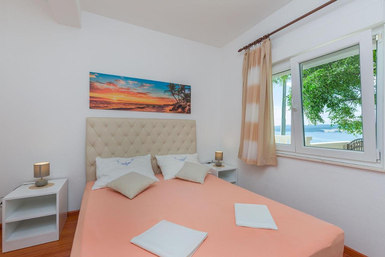Apartments Zdenka โอมิช ภายนอก รูปภาพ