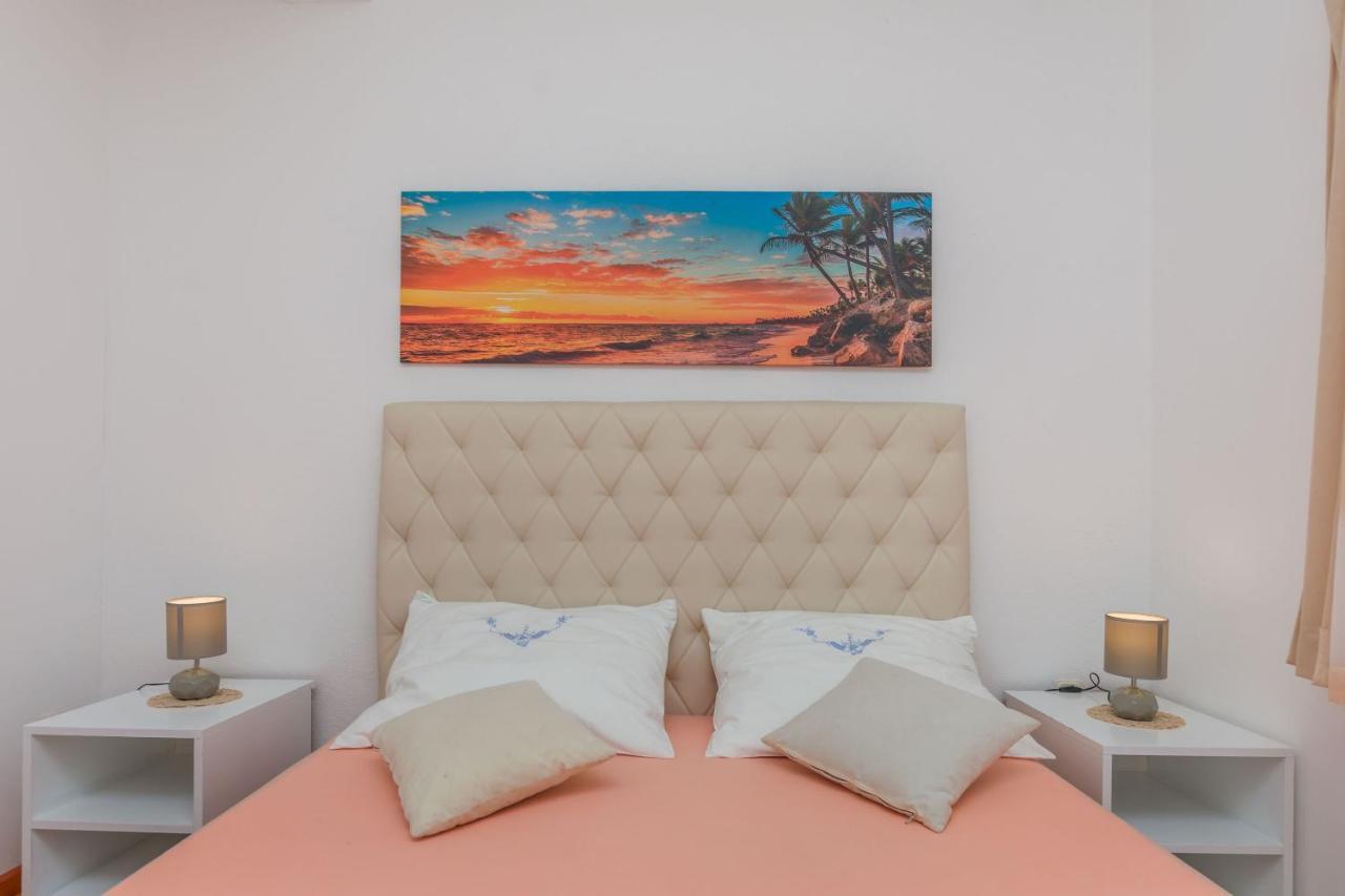 Apartments Zdenka โอมิช ภายนอก รูปภาพ